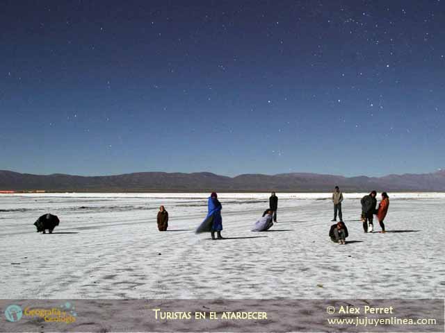 Turistas en el atardecer