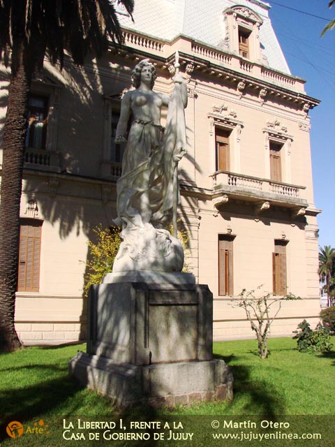 La Libertad I, frente a la Casa de Gobierno de Jujuy