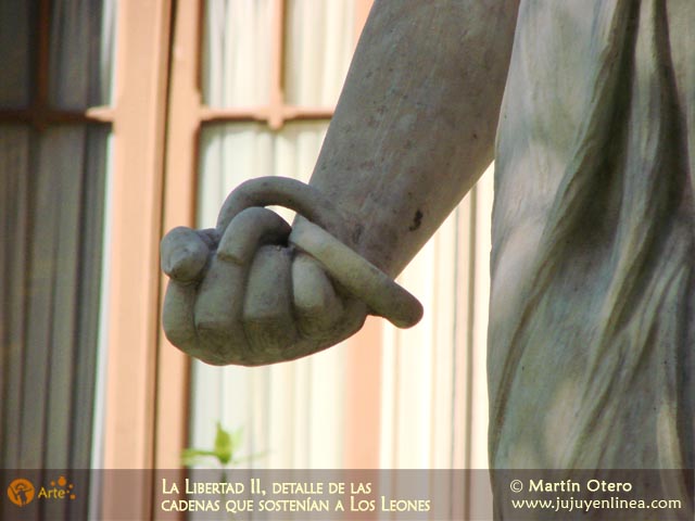 La Libertad II, detalle de las cadenas que sostenían a Los Leones