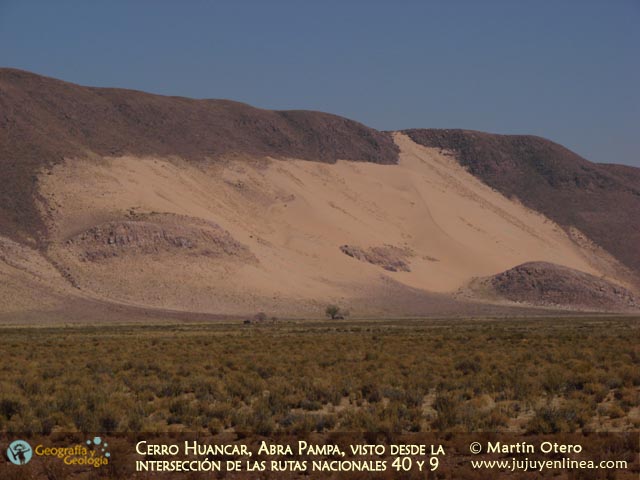 Cerro Huancar, Abra Pampa, visto desde la intersección de las rutas nacionales 40 y 9