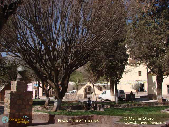 Plaza "chica" e Iglesia